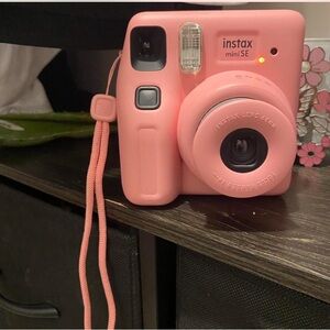 Fujifilm Instax Mini SE in Soft Pink